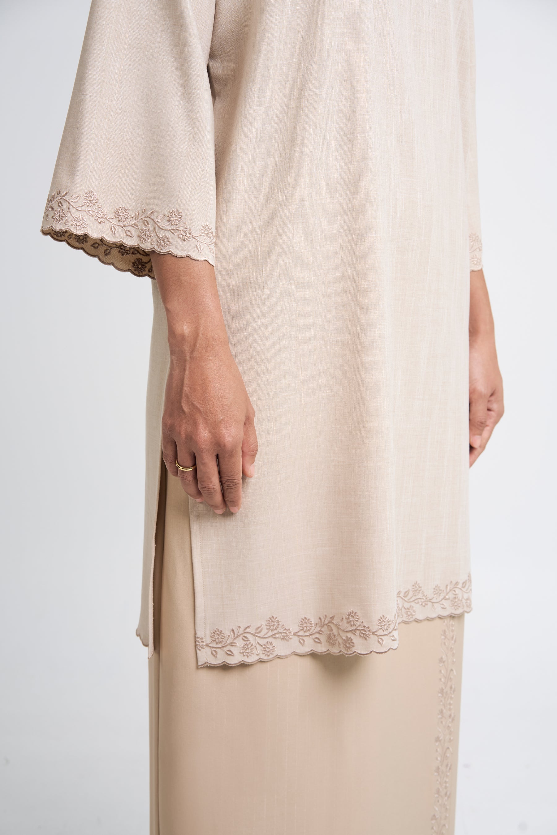Setanjong Kurung Labuh  -  Beige