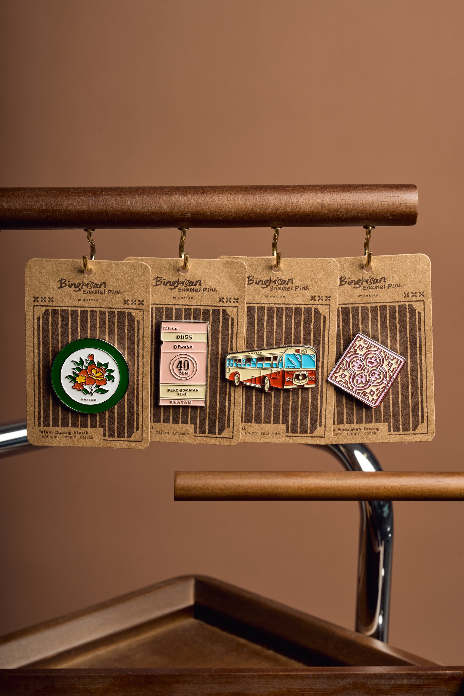 Bingkisan Enamel Pin