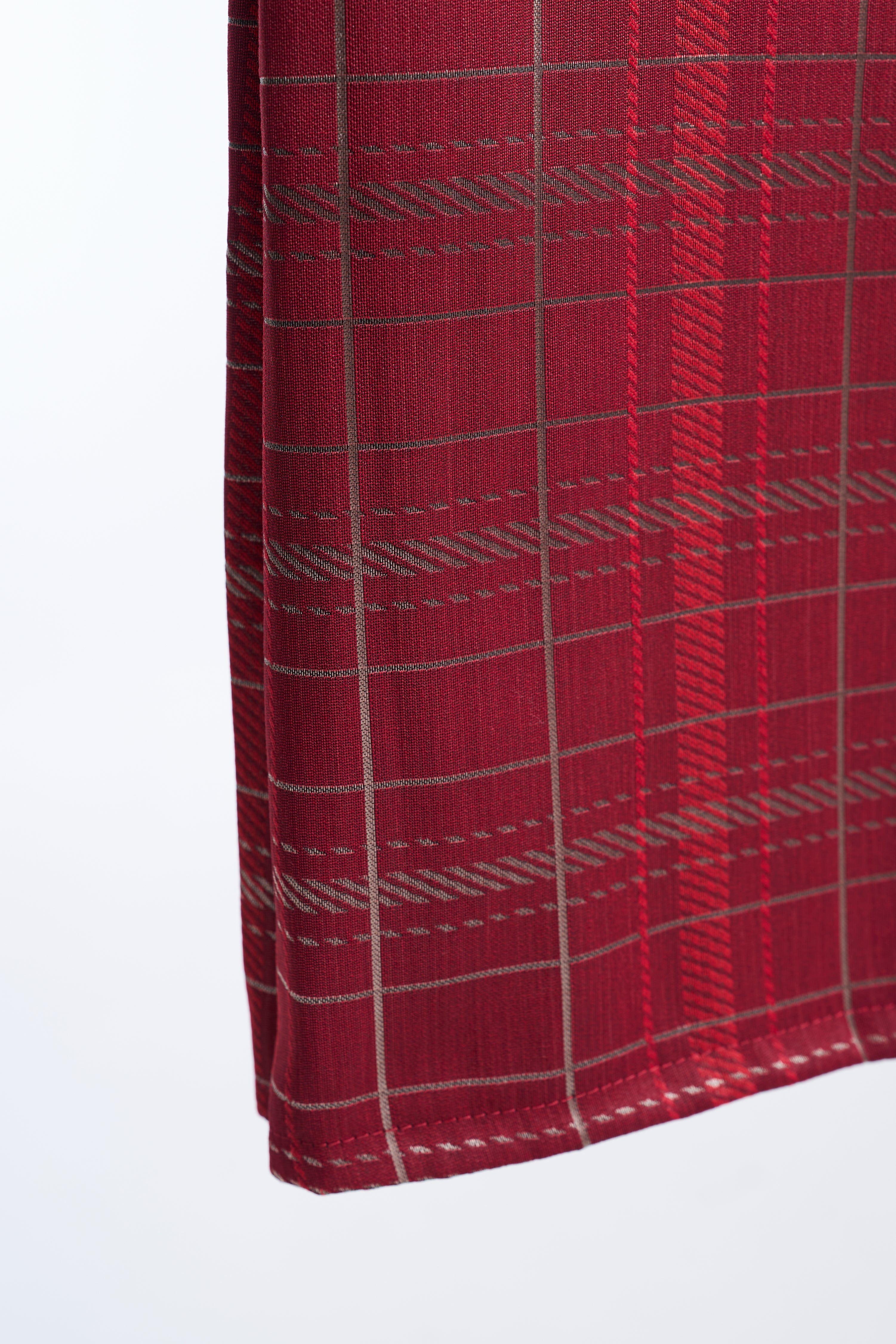 Samping Larik Kekisi - Merah Hati